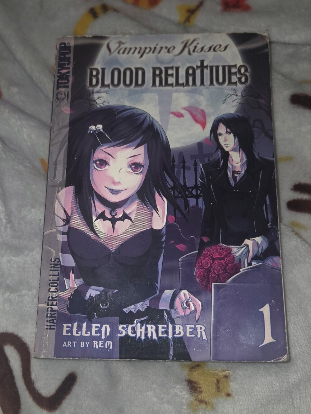 Vampire Kisses: Blood Relatives Manga Vol 1 by Ellen Schreiber